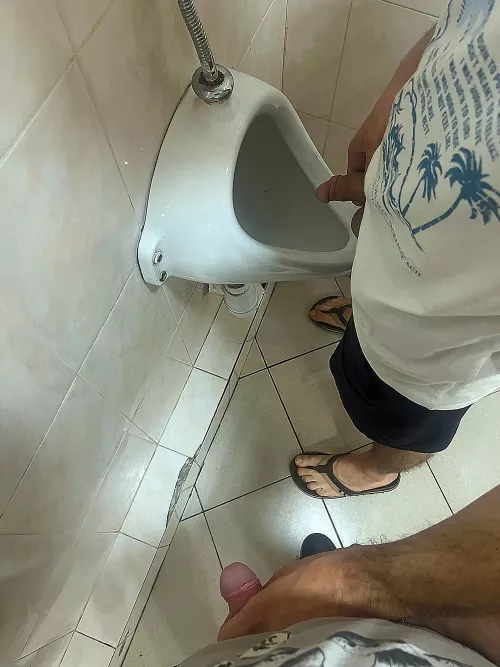 Nice meeting in the toilet by Kadzico