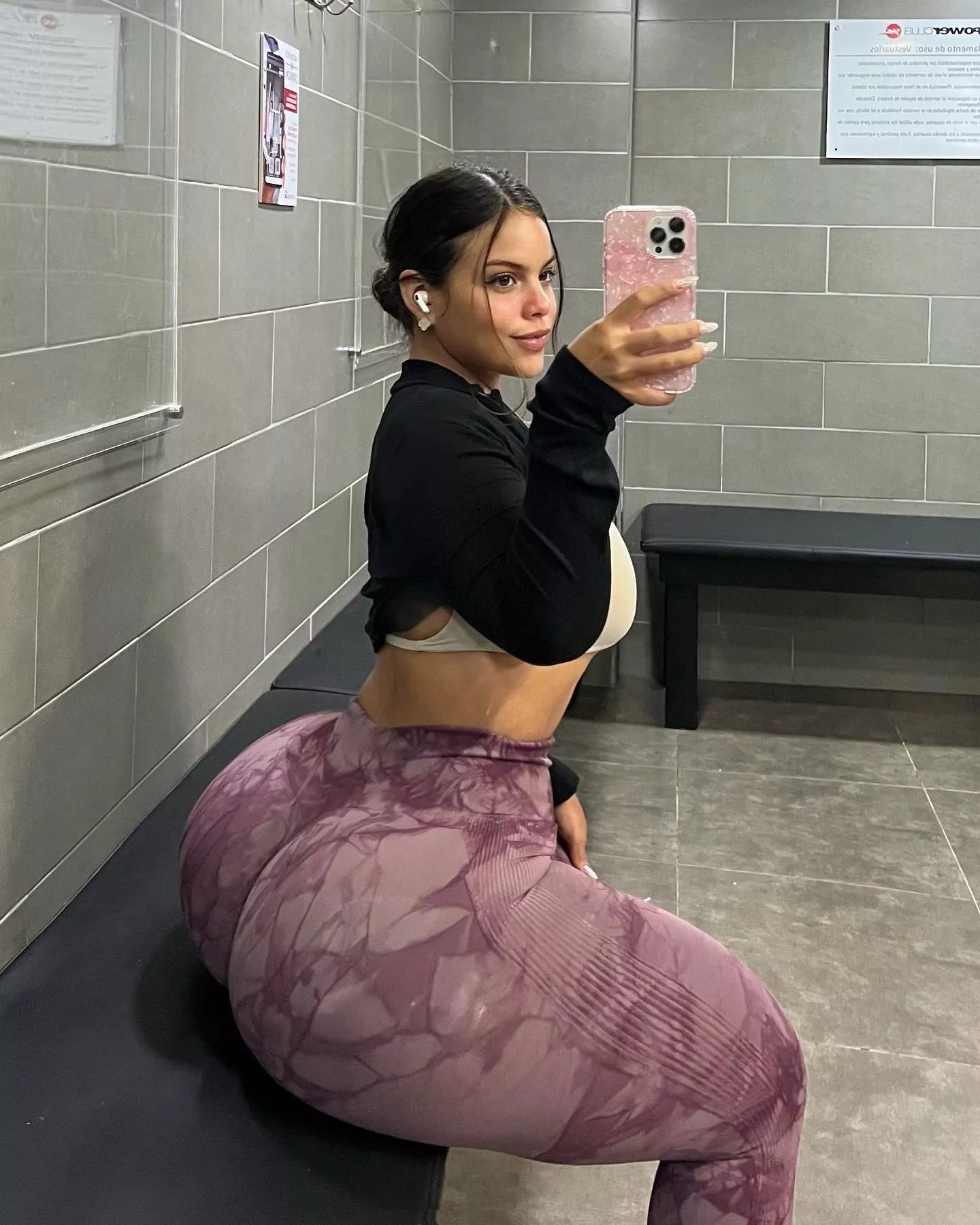 She's a goddess 🥵 posted by Bimbolover_