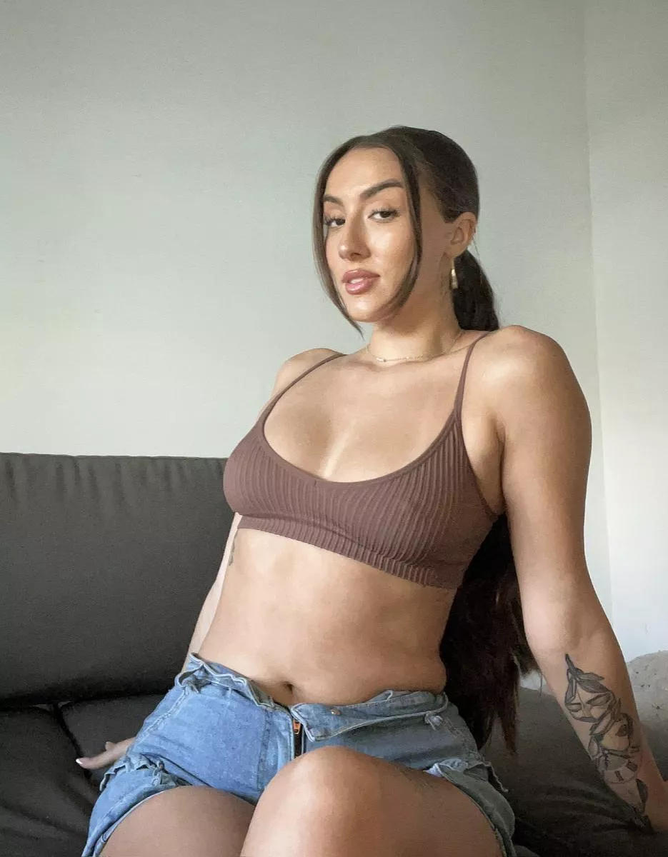 Time for you to admit you love crop top girls posted by hoochiea