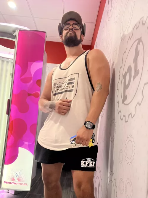 What’s going on y’all? Hope y’all are having a good Labor Day. Just finished a pump, now about to finish my weeklies in Destiny 2! ✌🏼 by SouthernSendPie