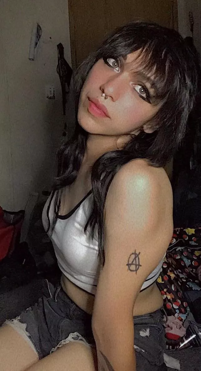 What’s your favorite musical instrument? 🖤 posted by autumnsnow612