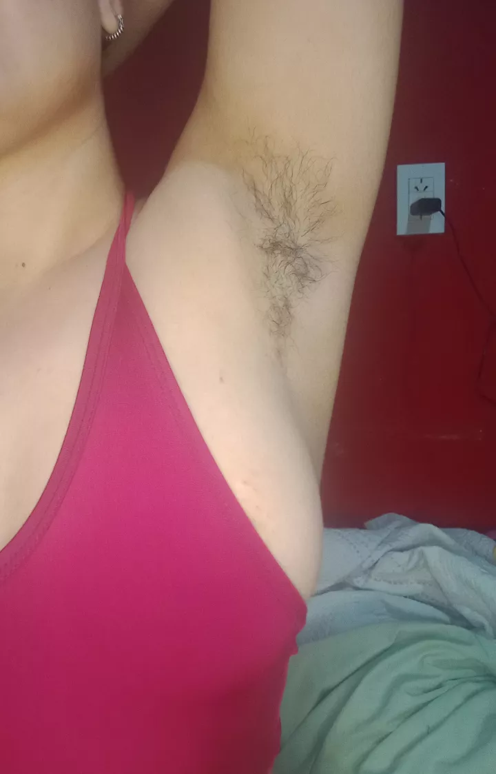 would you prefer my pits stinky and dirty or fresh out the shower clean? posted by _Hot_babe69