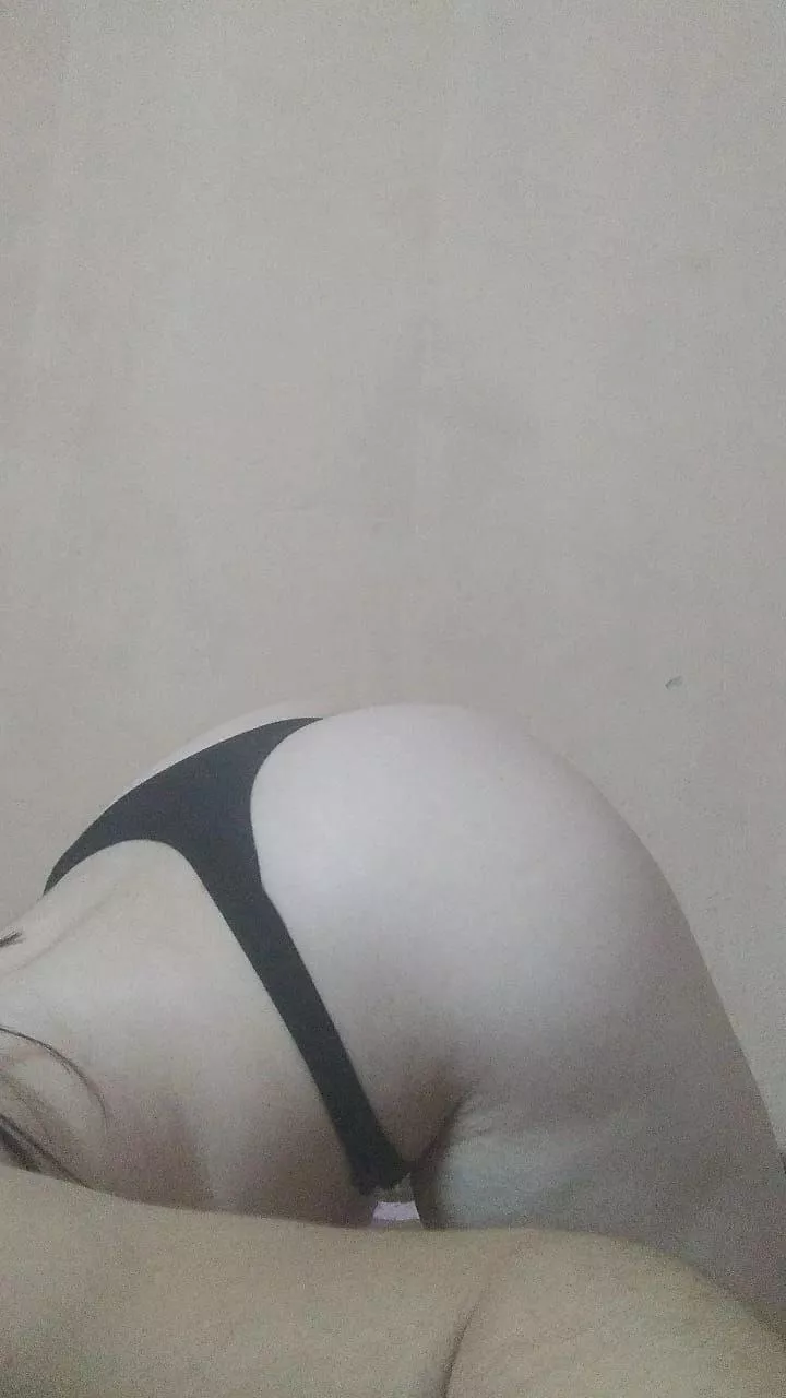 Are men on reddit willing to eat this ass posted by arlingabundan