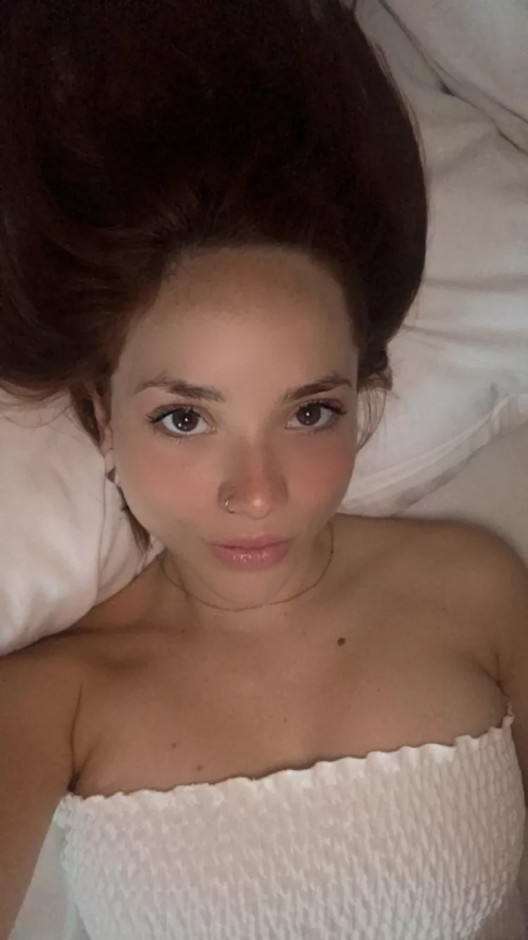 Beautiful Latina At your Service ;) posted by valeria_sevinsky