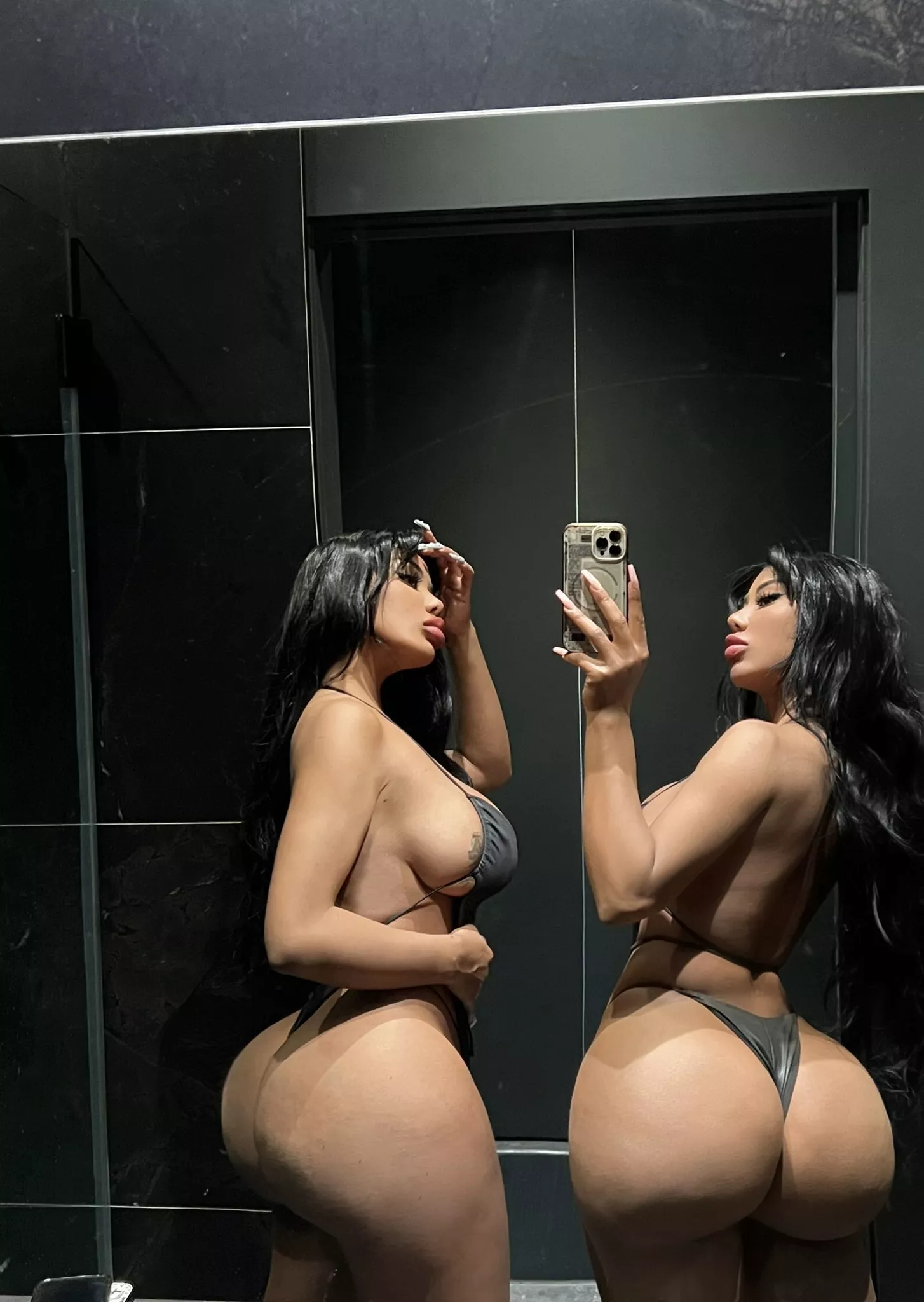 Bimbo twins posted by Bimbolover_