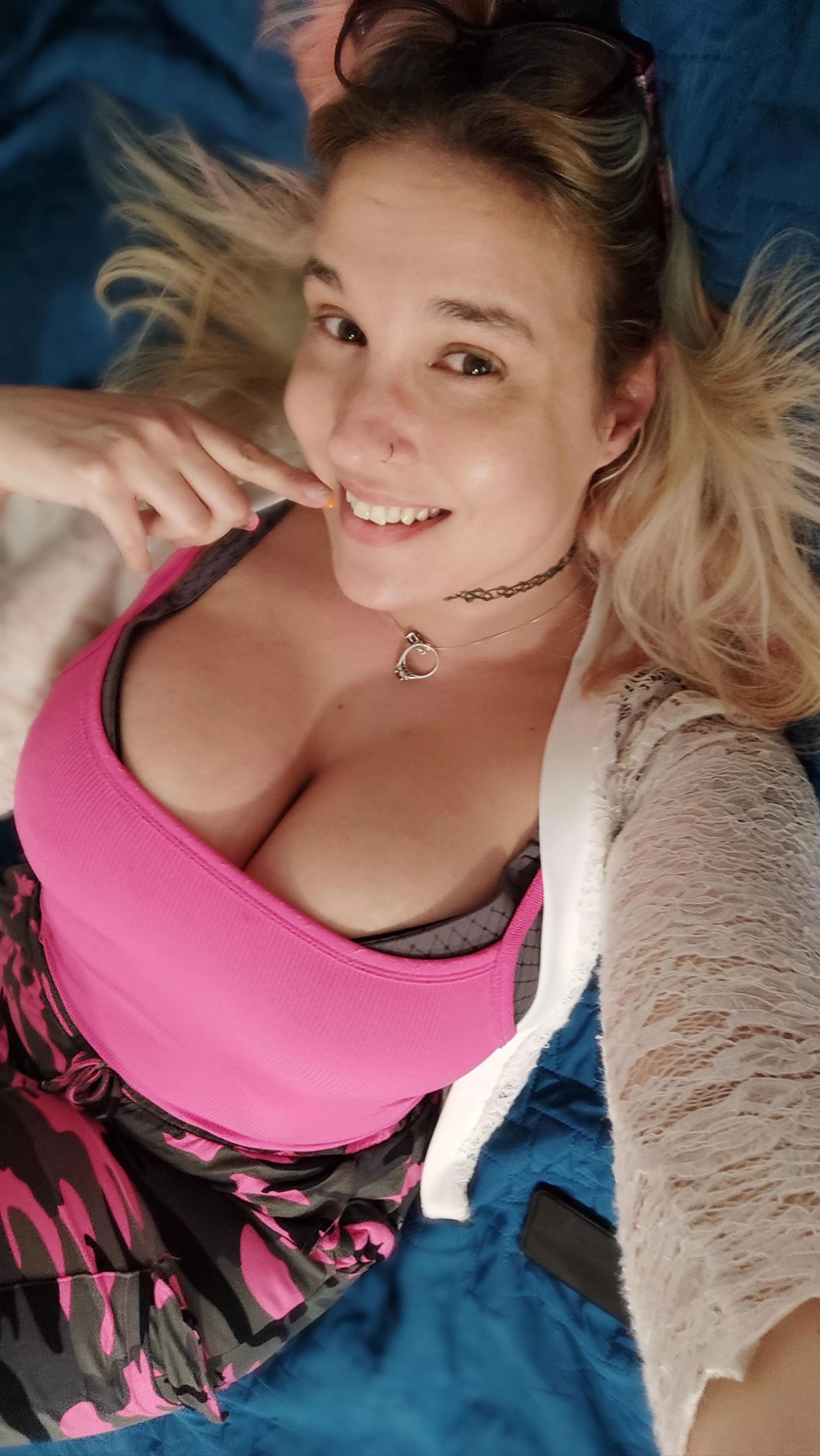Bouncy cleavage posted by Sarothica69