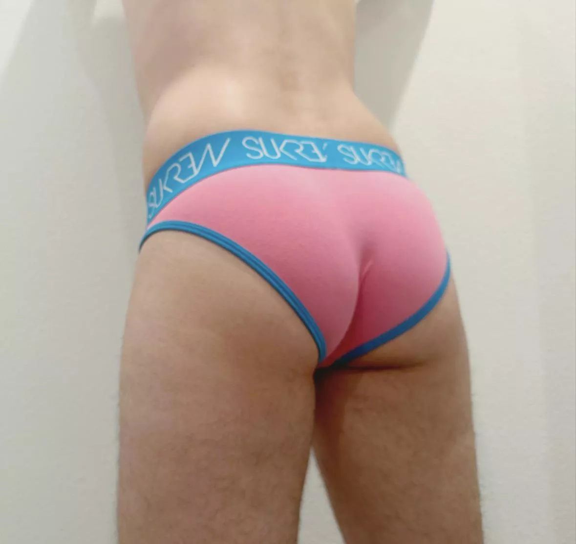 Do I look good in pink? posted by violentswan