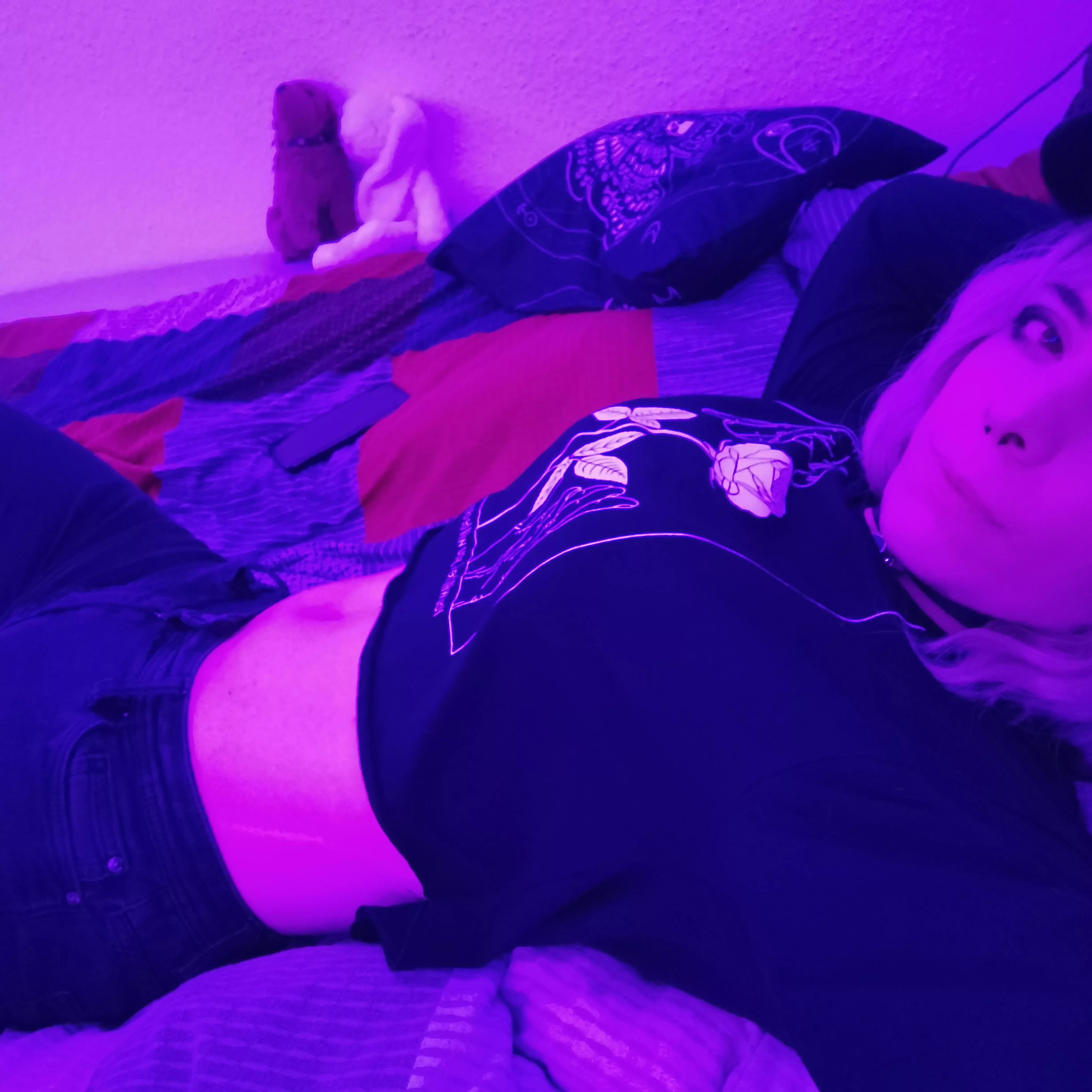 How do i look? 😼 posted by Waste-Attitude1625