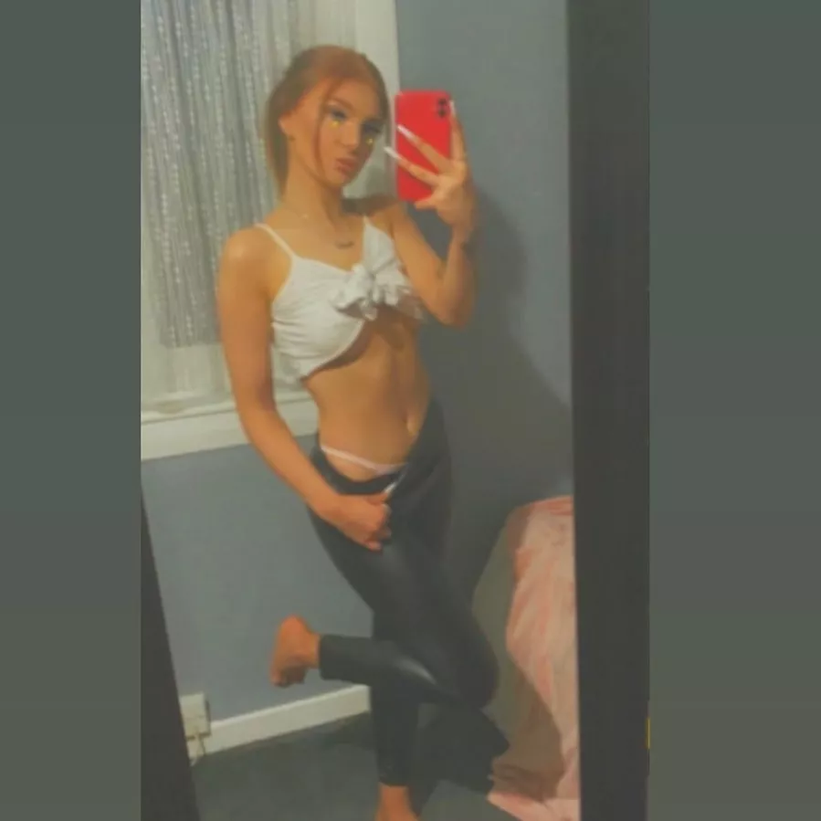 Lois in leggings posted by Jabbahut99