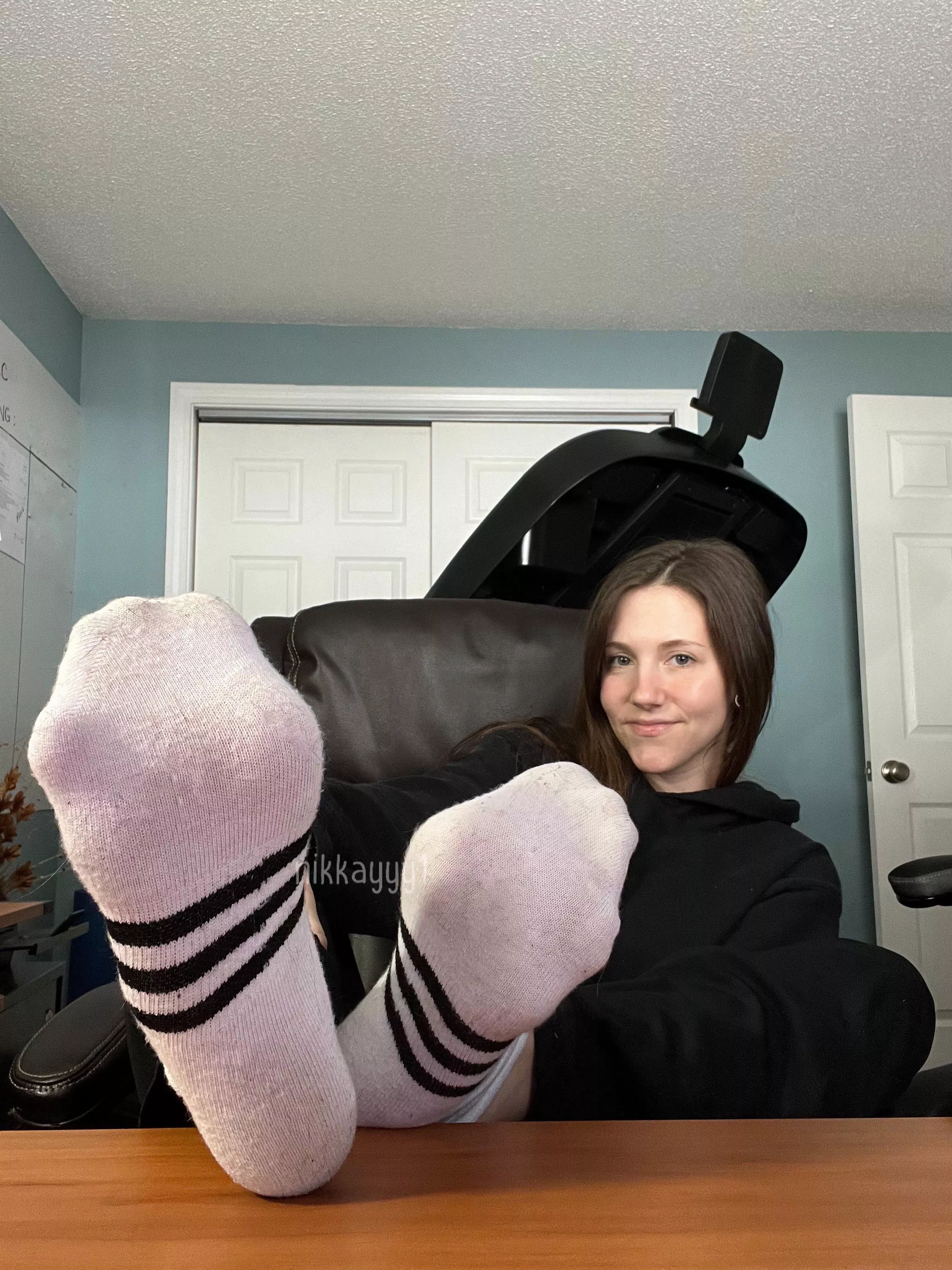 My gym socks need to be pressed against your cock posted by nikkayyy1