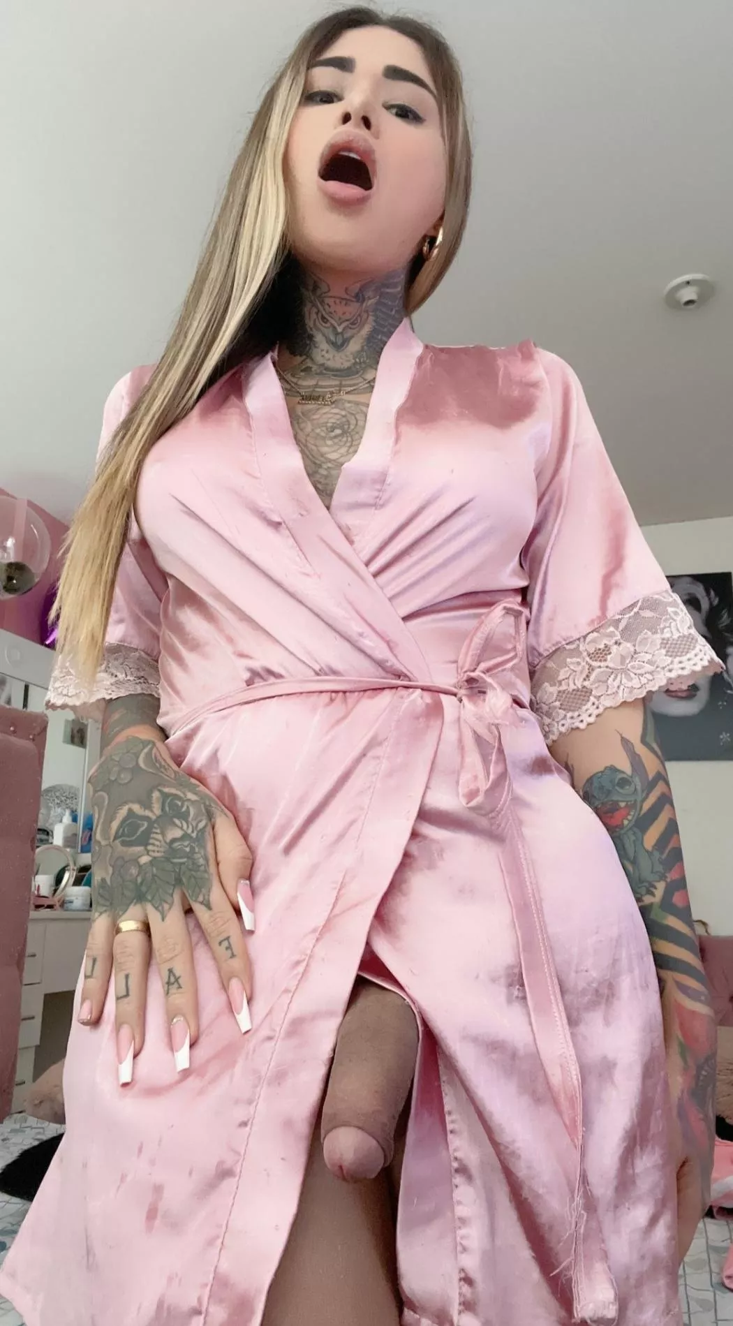 My loves, who accompanies me to the shower and lets myself be soaped by my charms 🧼🧽🚿🍆🌰🌰 😋😈😈😈 posted by ARILOVER_INKTS