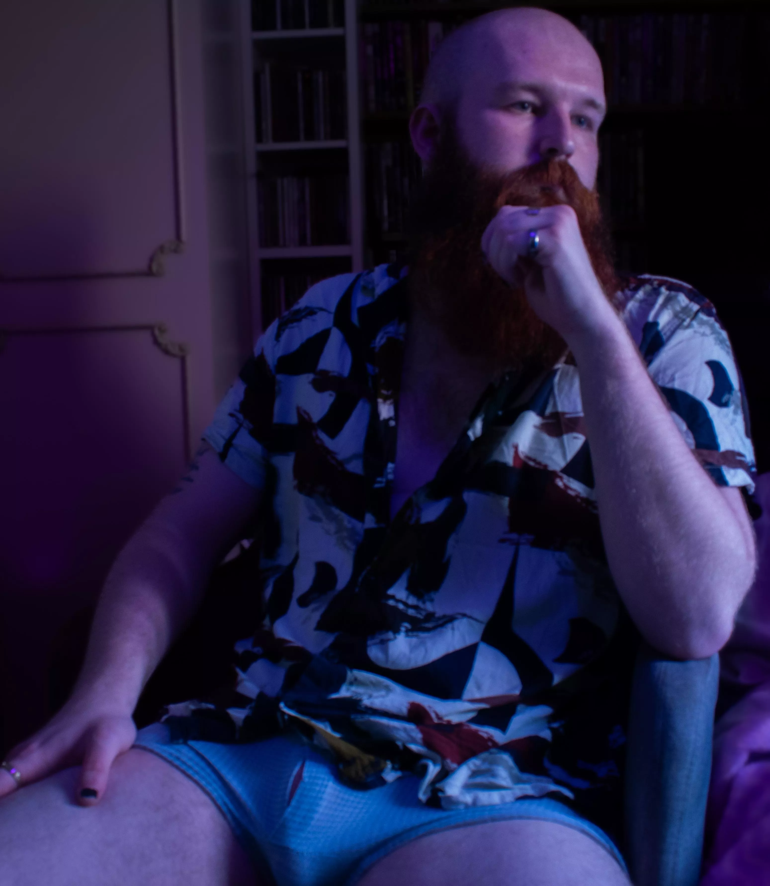 Need someone to sit on my lap posted by Theguywhosdoingok