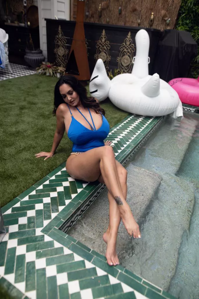 Poolside posted by GhostGoSavage