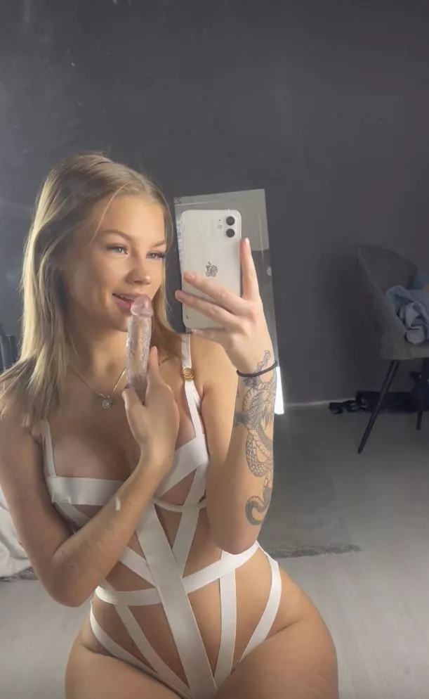 Vill ni se mig suga den och sen stoppa den i mig? posted by Oliviabt2002