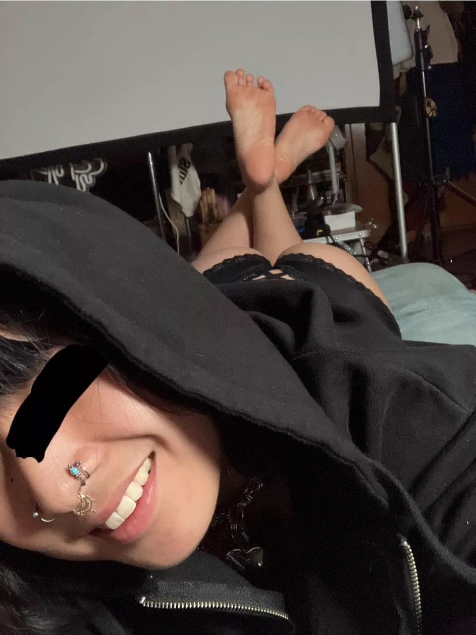 Wanna dominate a Filipina emo girl like me🥺🖤😘 posted by knowfacehaze