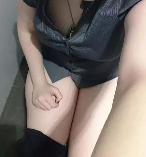 When I’m at work 🥵 by EmmyButterflyz