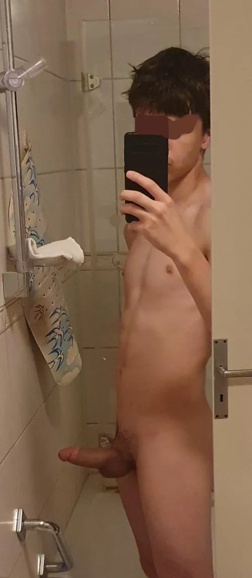 would you let this twink cum over by penispres