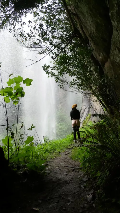 A milf spotted in the wild by roaming_romantics