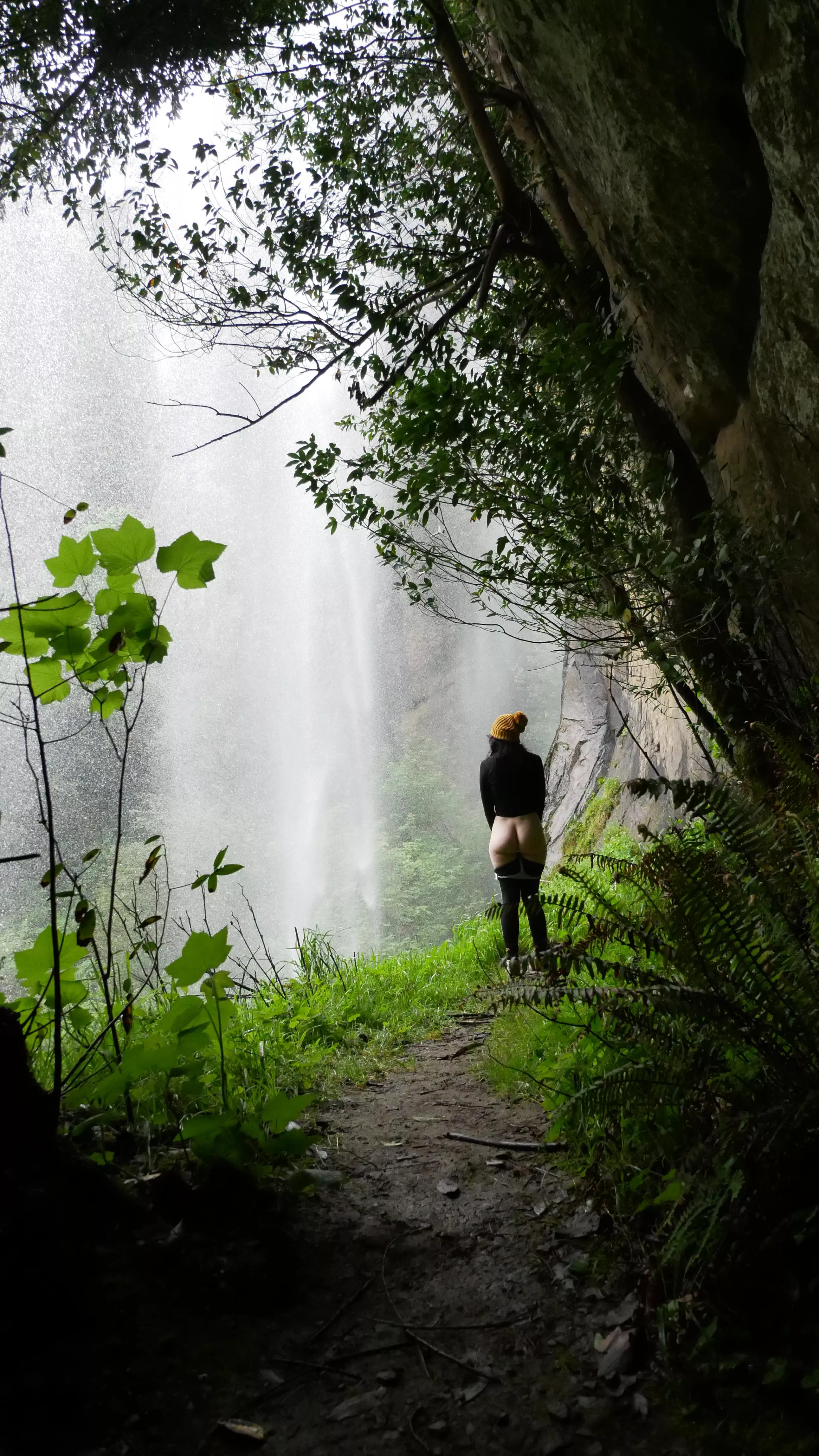 A milf spotted in the wild posted by roaming_romantics