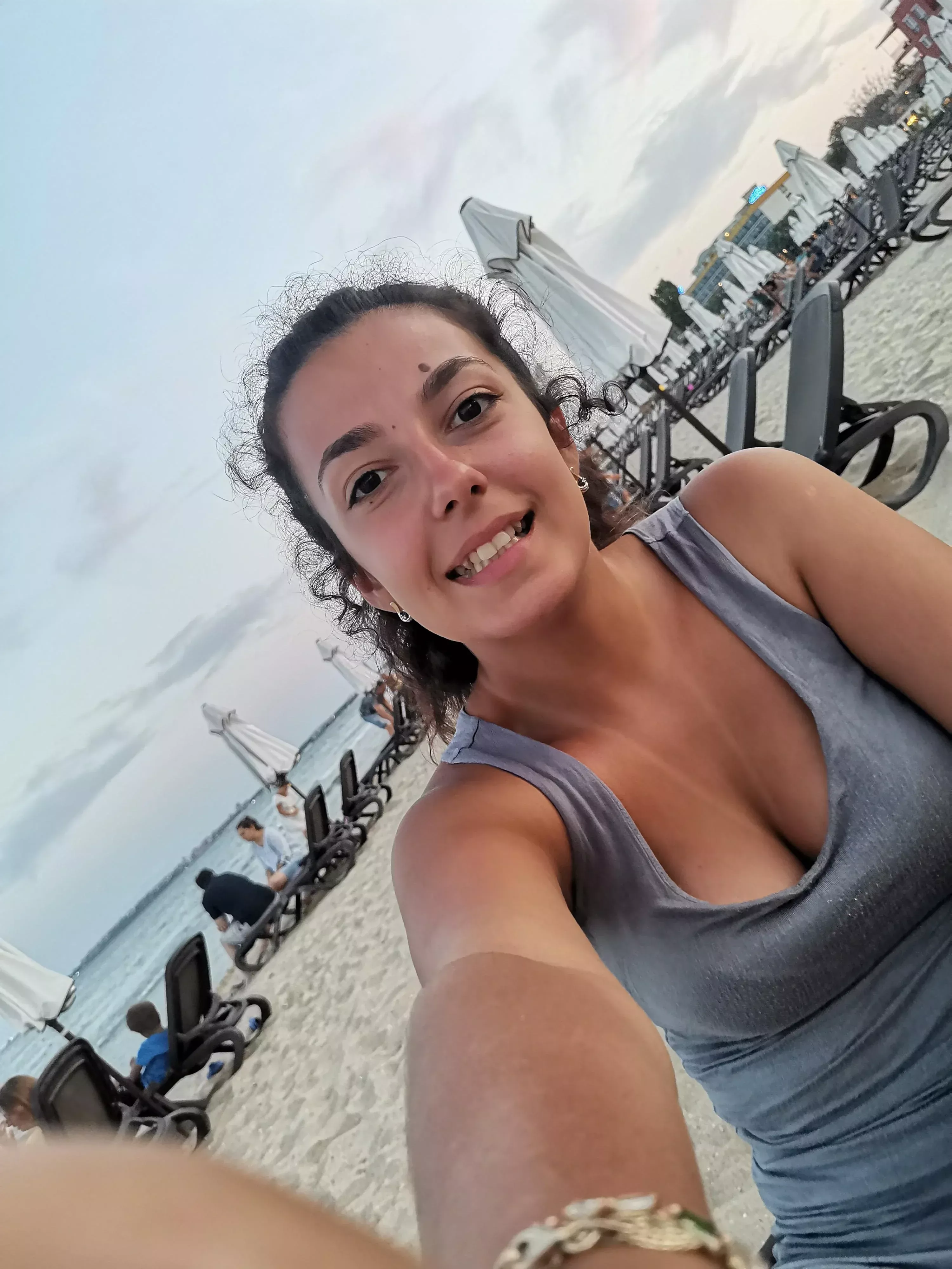 bra and tan lines posted by fluidbutton61