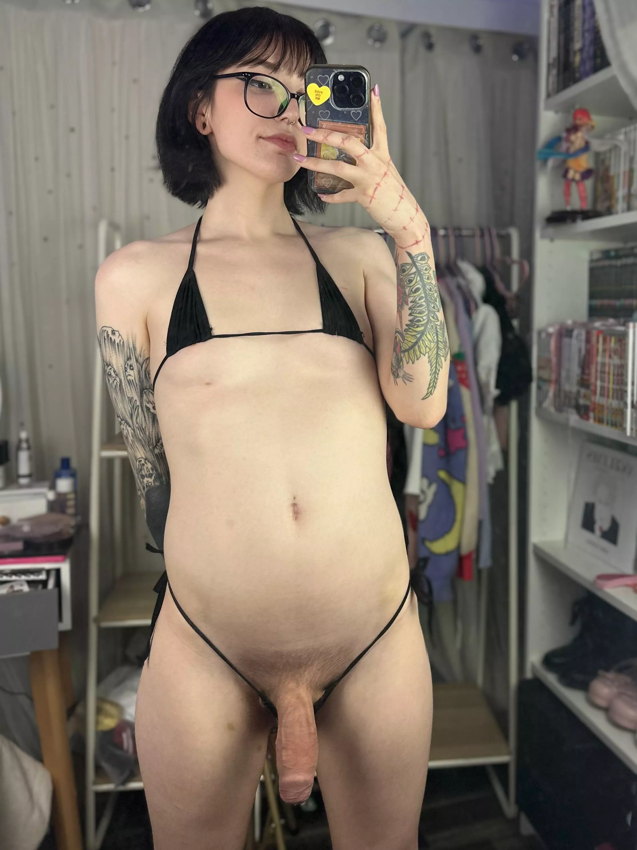 does anyone like uncut girls? 🥺 posted by nelhado