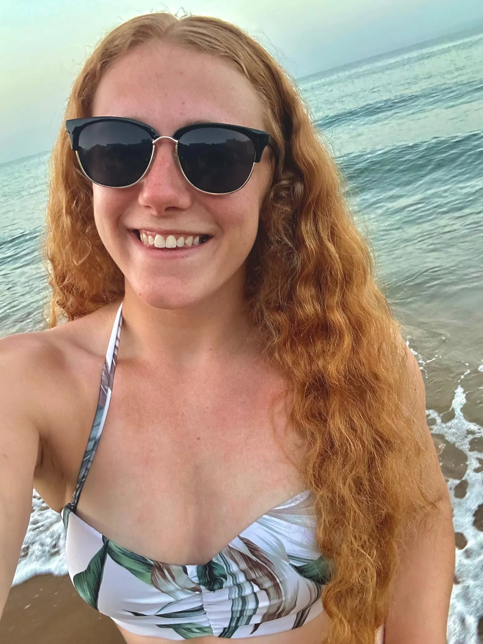 does smiling increase face value? 🥰 posted by Kris_Daley