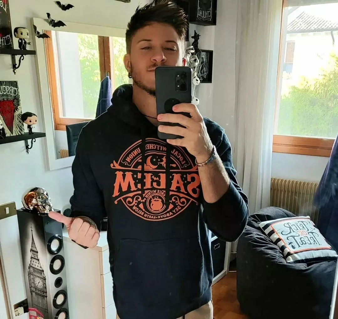 Favorite season is almost here. 🎃 have a goodnight men posted by Crixuseatstacos