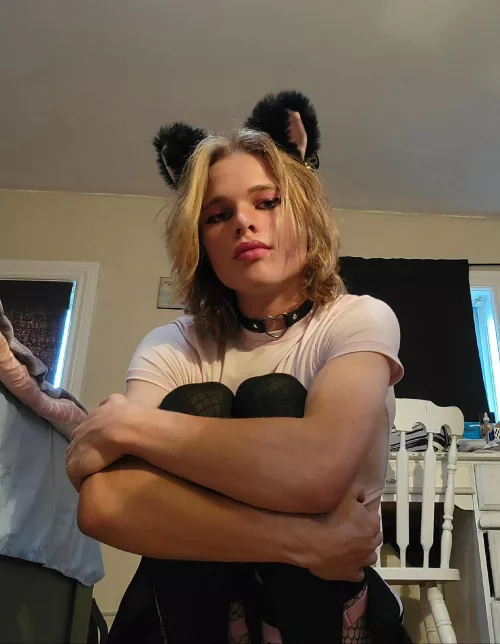 Hiiii :3 by NeverEmptyHole