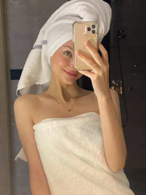 im officially legal now, any volunteer to pop my cherry? by PerlaLoveX