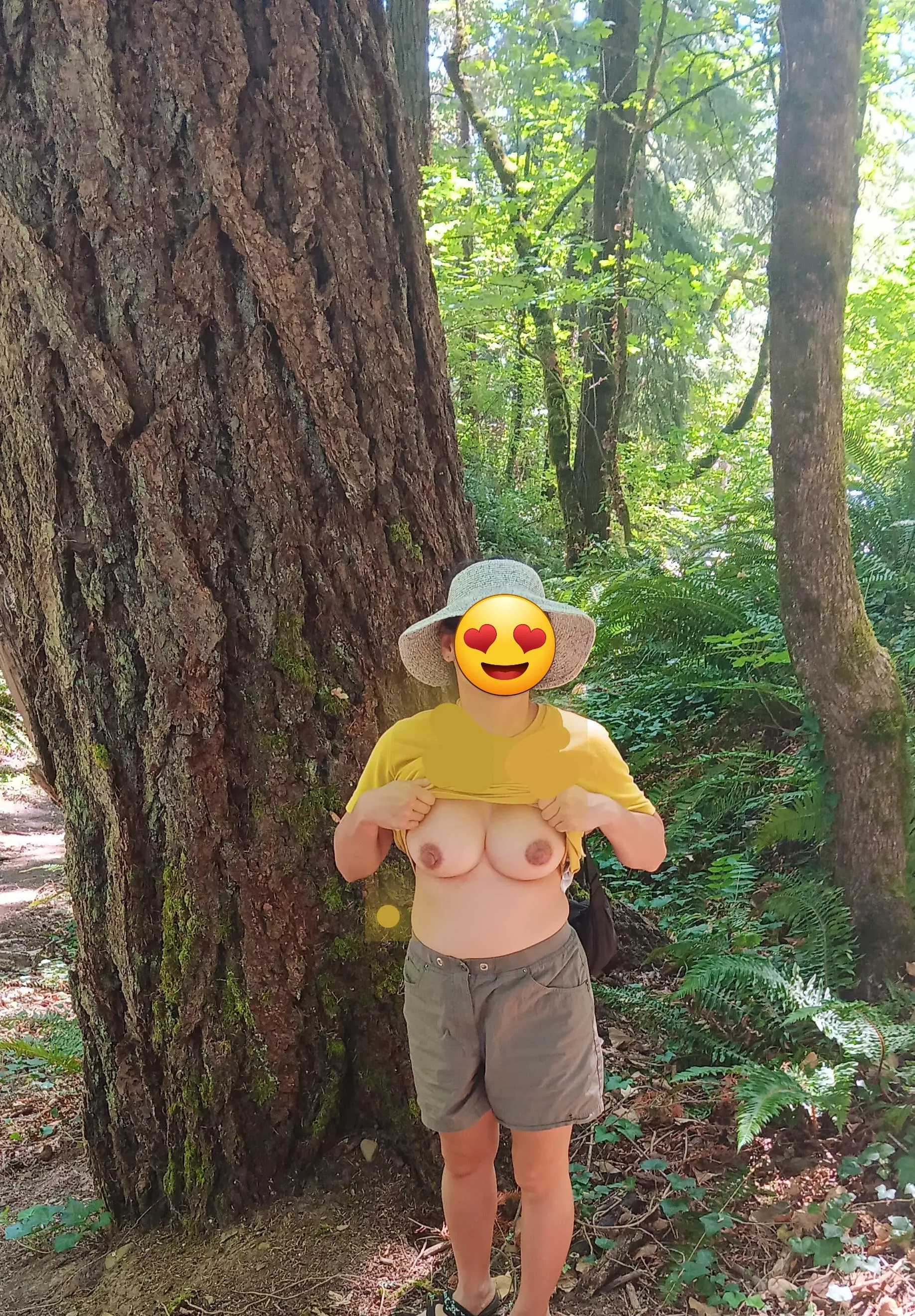 🚶‍♂️ in the woods [f] posted by anyasianwilldue