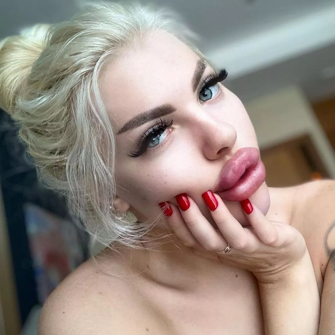 It's hot when they stand out posted by bimbol0ver