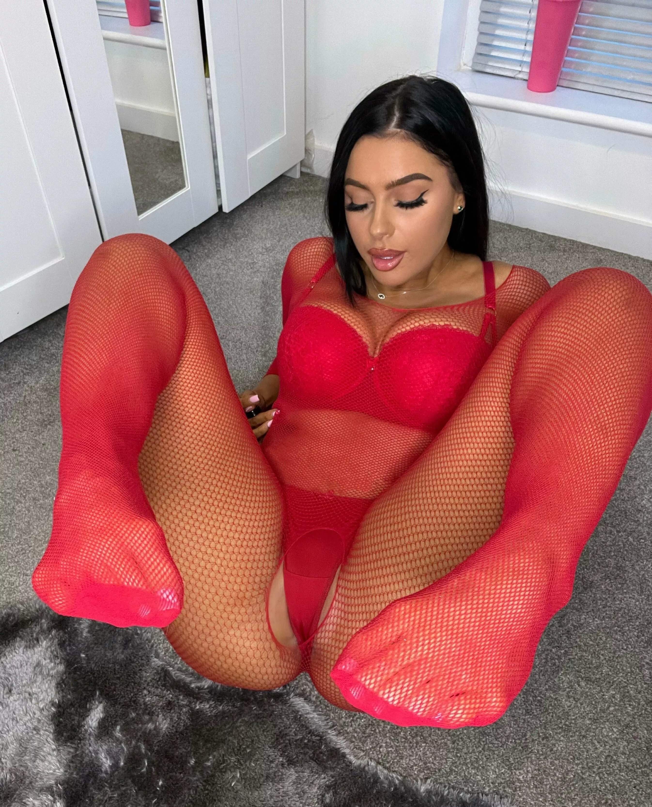 Juicy tits and succulent soles 🤤 posted by Autumn_RT