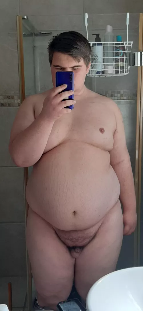 Just had a massive lunch. Wish I had someone to rub my stuffed belly. by GrowingGainer18