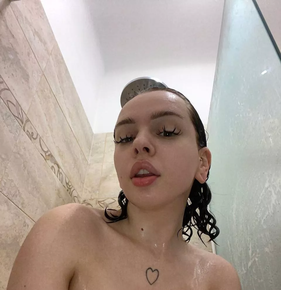 kiss my lips ;) posted by Frankie_NP