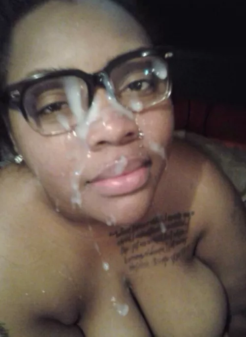 Painting her glasses by -breadLoser