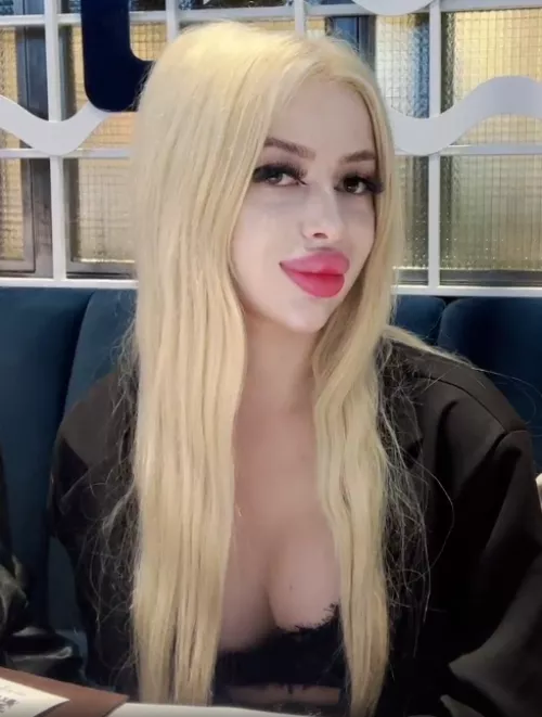 Pink lips by bimbol0ver