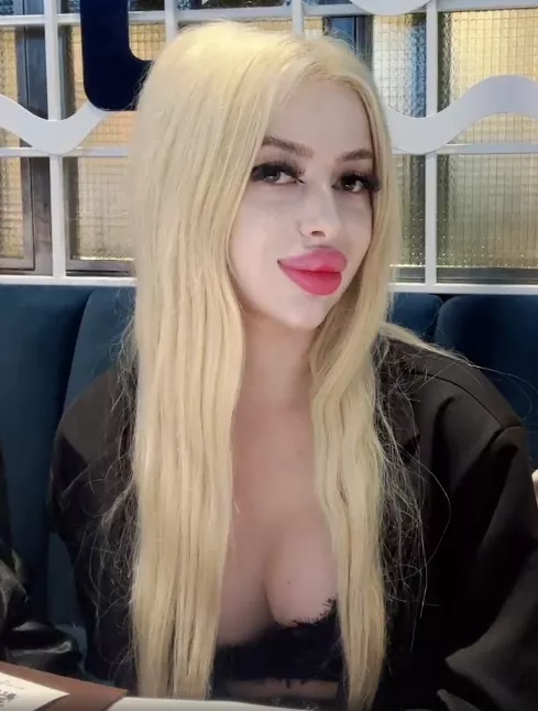 Pink lips posted by bimbol0ver