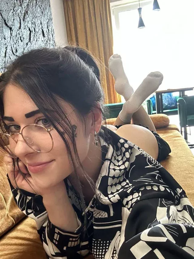 Purebred brunette - the whole body is natural posted by plushsesam