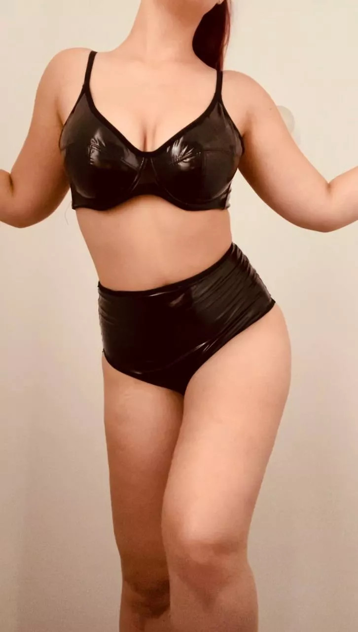 Wanna be my slave? 😈🖤 posted by ArriLast