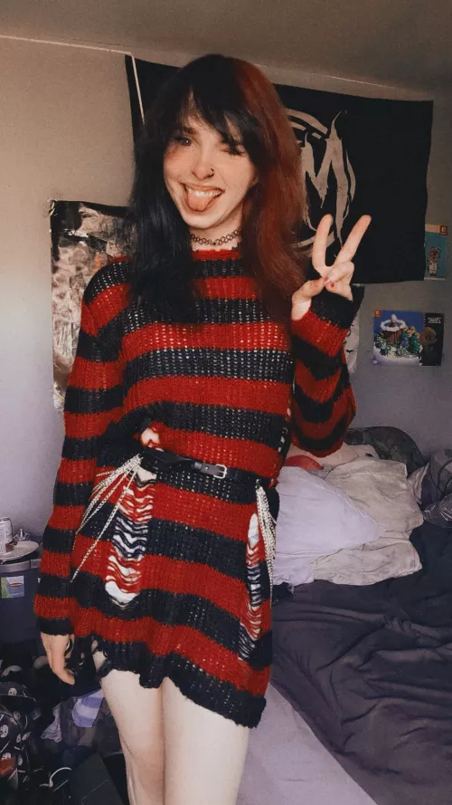 Who wants a hug from the girl of your nightmares?🖤❤️🖤❤️🖤 by Anastasia_Motionless