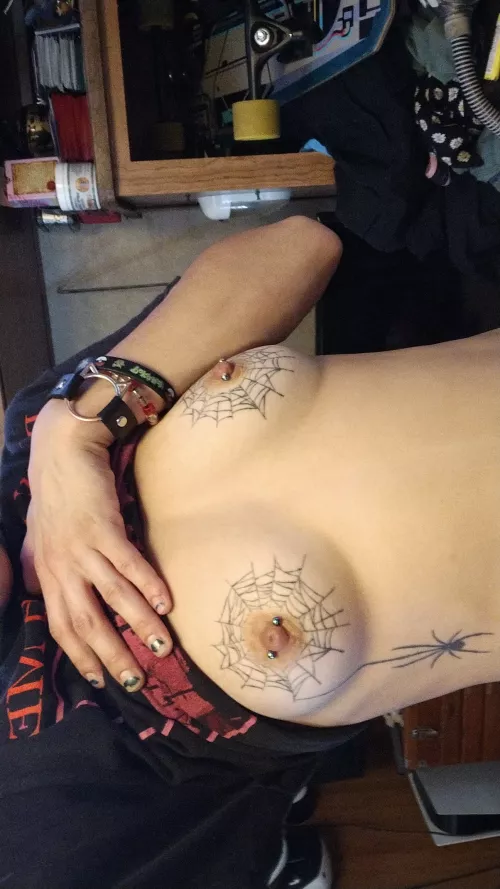 Come give my webs a little squeeze daddy by glowsticksss69