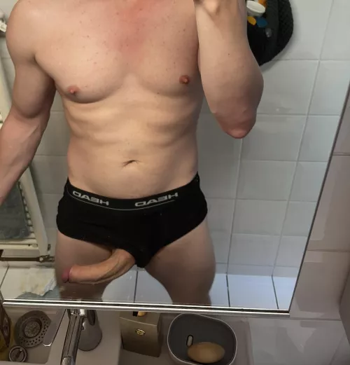 Containing this beast, is always a challenge, while getting ready 😈 by hugedanishguy