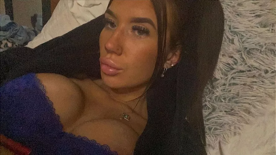 Ellie by Crazyraccoon06