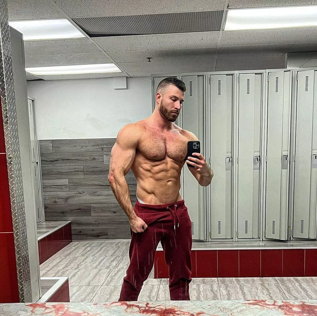 Feeling big (32) posted by Charming_gymer