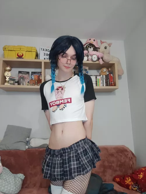 First impression? 🥺 by MaxHamster69