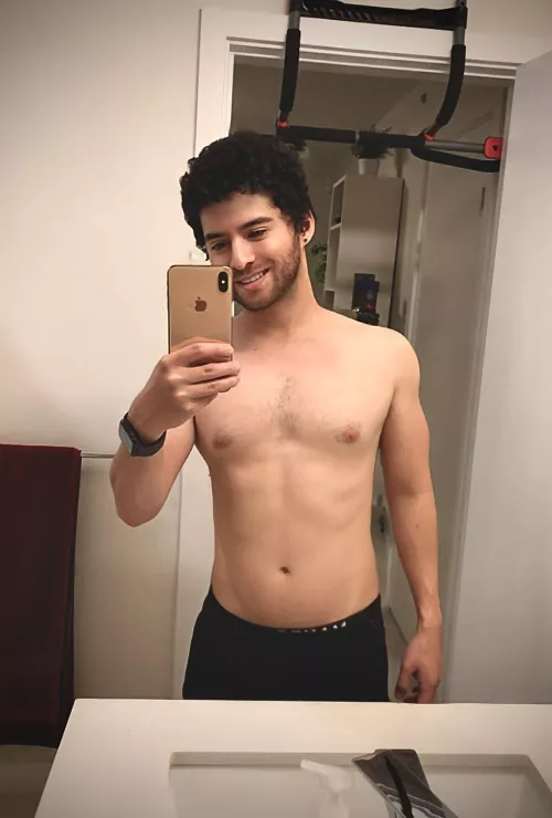 I’m only 5”6. Do some guys like shorter men? I’ve always wished I’m a few inches taller 😅 by mccola123