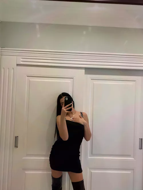 Only 18 yo but sharing my nudes with anyone is literally my hobby ;) by Time-Percentage2600