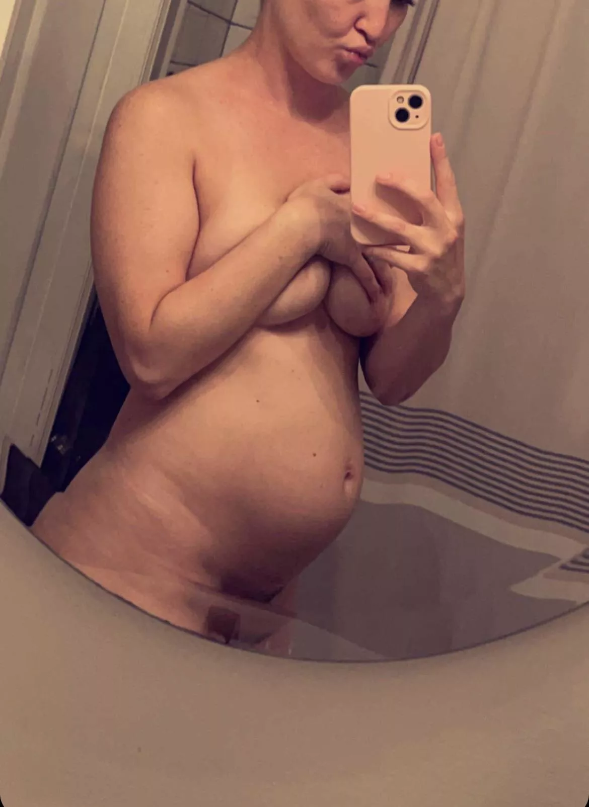 Pregnant and petite posted by djuster12