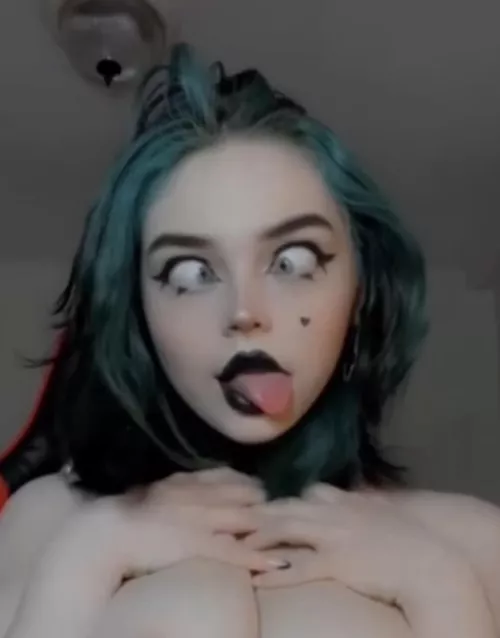 She’s so sexy!!!! (Not my photo) by Otherwise-Fudge-9013