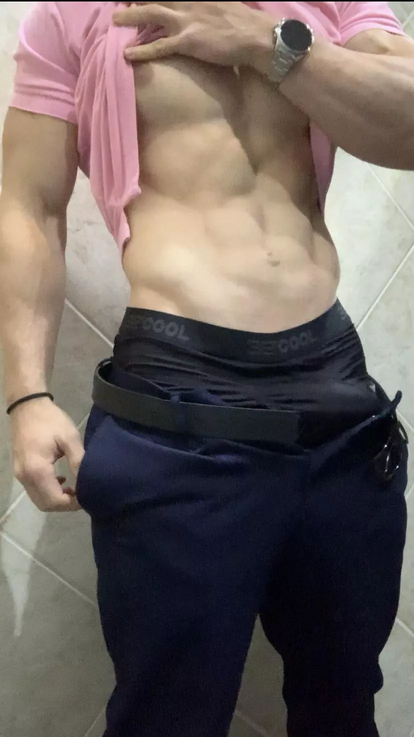 Training abs tonight 🔪 posted by Eros_Embrace